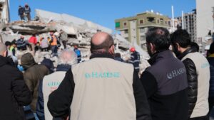 Islamische Gemeinschaft und Hasene: Außergewöhnliche Spendenbereitschaft – Erdbebenopfern pragmatische Einreise ermöglichen
